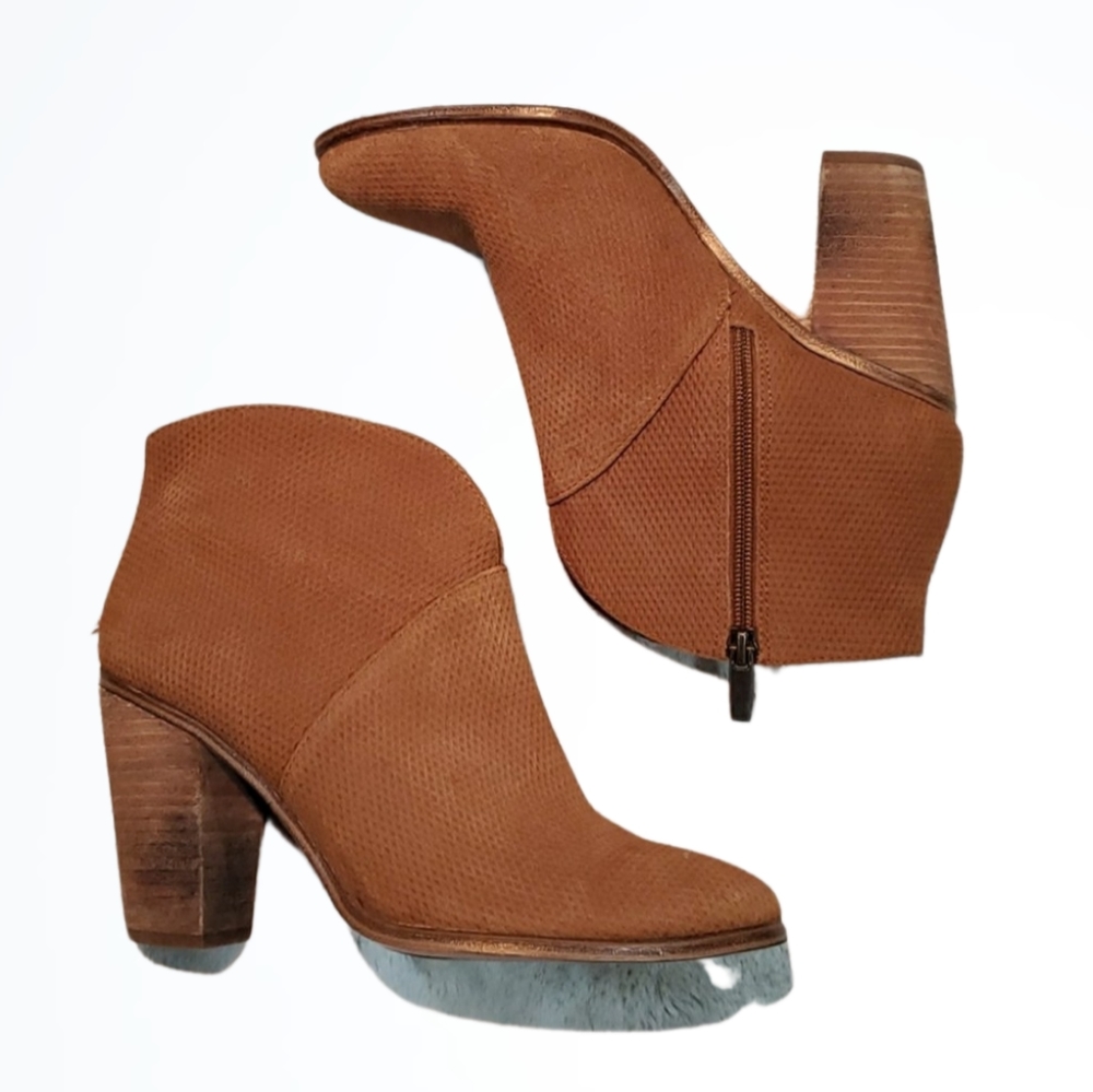 Vince Camuto Farnell Bootie Carmel Suede Leather 8